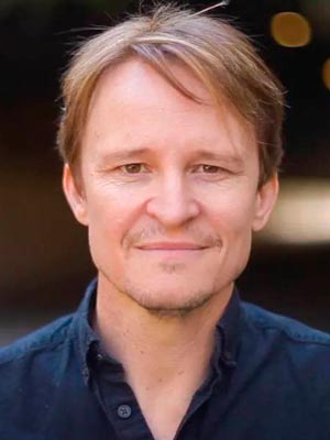 Дэймон Херриман в роли Лаки