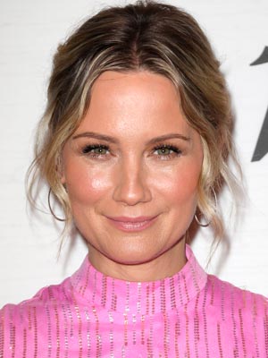 Дженнифер Неттлз в роли Мэриэнн